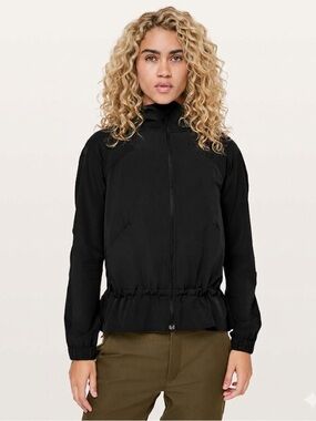 🖤 RARE FIND 🖤 LULULEMON Pack It Up Windbreaker Preloved Peplum Jacket Size 6